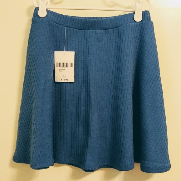 Ribbed mini skater skirt - Picture 3 of 3